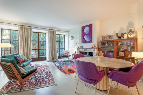 Provence Home, the Luberon real estate agency, is offering for sale, in the center of the village of Cabrieres d'Avignon, a spacious fully restored village house with a garden and an independent garage. SURROUNDINGS OF THE PROPERTY The house is locat...