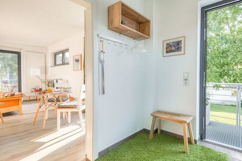 Este acogedor y de alta calidad apartamento de vacaciones en el Berlín Verde con 50 m² es especialmente adecuado para 2 personas. El salón también está equipado con un sofá cama. El apartamento independiente se encuentra en una casa unifamiliar con a...