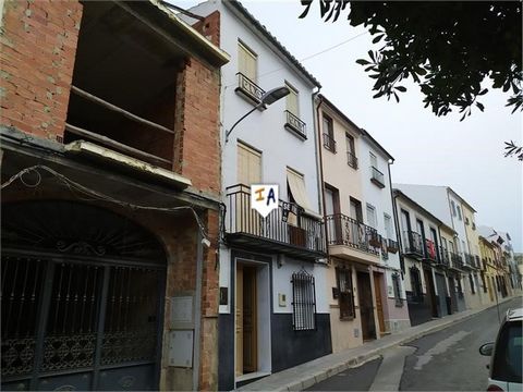 This spacious 6 bedroom house is located in the upper part of Rute in a quiet street, close to the center and with easy parking. Nearby you can find all kinds of establishments, shops, supermarkets, bars, restaurants and doctors. It is located near t...