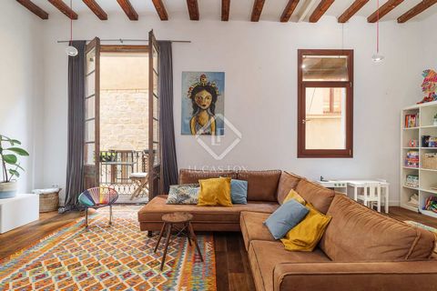 Modern 3-bedroom apartment in excellent condition for sale in El Born, Barcelona. Discover modern comfort fused with historic charm in the heart of El Born, the vibrant district of Barcelona renowned for its exquisite bars and restaurants. Located in...