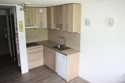 Dit gerenoveerde appartement, gelegen in de Résidence Les Horizons op 1750 meter hoogte, biedt een comfortabel verblijf voor maximaal 6 personen. Met 2 gezellige slaapkamers (een met een tweepersoonsbed en de andere met 2 eenpersoonsstapelbedden) en ...