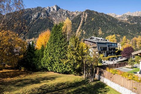 Dieses warme, 42 m² große Apartment ist ideal für 4 Personen und befindet sich im 1. Stock (ohne Aufzug) der Residenz „Rivo“, in der Nähe der Fußgängerzone im Lyret-Sektor von Chamonix. Das Apartment verfügt über ein gemütliches Wohnzimmer mit TV, Es...