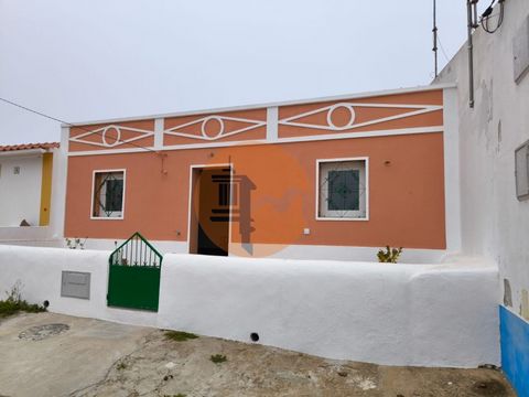 House in Cercado, Balurcos, Alcoutim - Algarve. Renovated house, ready to move in. Village house, with front patio. 150 liter accumulator. Good finishes. The property has electrical connections and the village already has municipal water and sewage n...