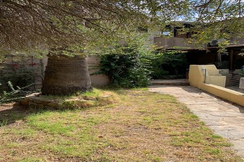 De appartementen bevinden zich in een residentiecomplex in een exclusief gebied met uitzicht op de prachtige baai van Porto Pollo, omgeven door de typische Sardijnse vegetatie. Het strand is gemakkelijk te voet bereikbaar; alle diensten zijn beschikb...