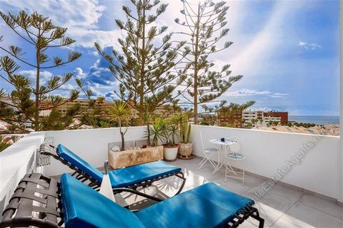 Apartment mit 2 Schlafzimmern und 1 Badezimmer zum Verkauf, große Terrasse mit herrlichem Meerblick, im Sunset Bay-Komplex in Costa Adeje. Diese ursprünglich sehr große 1-Zimmer-Wohnung wurde vor kurzem komplett renoviert und zu einer 2-Zimmer-Immobi...