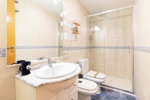 Apartament w Puerto de Sagunto ma 1 sypialni i może pomieścić 3 osoby. Zakwaterowanie o powierzchni 39 m². Posiada windę, pralkę, żelazko, dostęp do Internetu (wifi), suszarkę do włosów, ogrzewanie elektryczne, klimatyzację w salonie i niektórych syp...