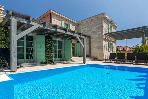 ¡Villa cerca del mar con piscina privada en un pueblo tranquilo cerca de Medulin!