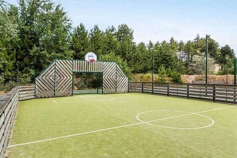 Wat is het heerlijk om te wandelen in een omgeving van meren, duinen en zeedennen na het verkennen van de prachtige Baai van de Somme! Het Village Pierre & Vacances Belle Dune*** is een volledig autovrije oase van rust. Het bestaat uit kleurrijke geb...