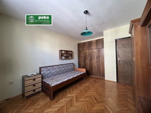 Roca Imoti offre un appartamento con due camere da letto in vendita, insieme a un monolocale mansardato con ingresso indipendente. L'appartamento ha una superficie di 109 mq ed esposizione a nord-ovest. Si trova all'ultimo piano di un edificio di qua...