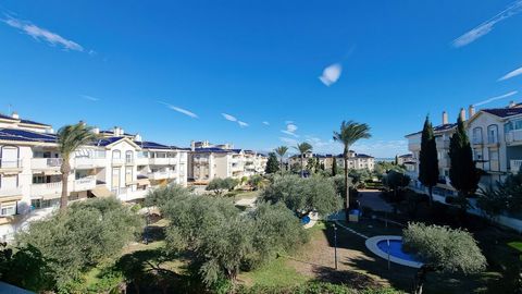 Bright apartment, located in the prestigious Jardines de Monsalve residential complex, offering breathtaking sea and mountain views. Situated on the second floor with lift access (elevator) to the garage level, this home combines comfort and quality ...