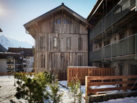 Gelegen in het charmante dorp Argentière in de Chamonix-vallei, ligt deze opwindende ontwikkeling op slechts zes minuten lopen van de skiliften en op een steenworp afstand van restaurants, winkels en het treinstation van Argentière.\nHoewel Argentièr...