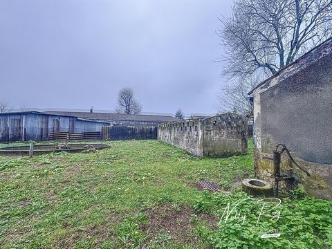 Située à Saint-Estèphe, ville paisible et charmante du 33180, cette propriété bénéficie d'un cadre de vie agréable, à seulement 50 minutes de Mérignac et à 30 minutes de l'océan. Proche de toutes les commodités, elle offre un emplacement idéal pour l...