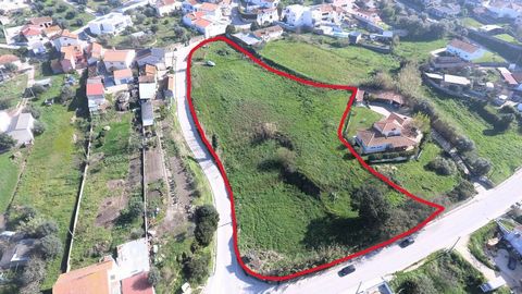 Mr. Investor, we have for you a plot of land with a project for 14 4 bedroom villas in a gated community, right at the entrance to the city of Leiria. With an area of 7194m², which allows the construction of 14 independent houses, with about 200m² of...