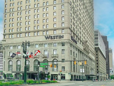 ¡Bienvenido a la vida de lujo en el prestigioso Westin Book Cadillac Residences! Este exclusivo condominio con vista al mar en el piso 26 ofrece un plano de planta abierto con impresionantes vistas del río Detroit, Canadá, y el centro de la ciudad de...