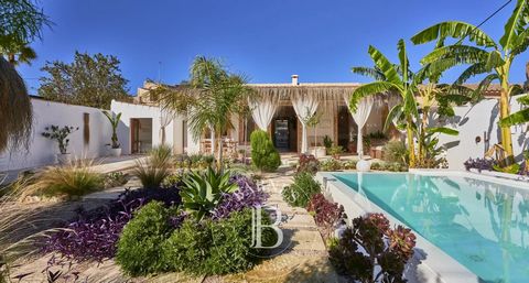 Located just 10 minutes from Palma, this exclusive property combines the tranquillity of the surroundings with quick and easy access to the city. With a plot of 367 m² and 175 m² built on one level, it is a residence designed for comfort, style and f...