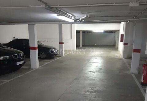 ¿Quieres comprar plaza de parking en Chiva? Excelente oportunidad de adquirir en propiedad esta plaza de parking, ubicada en un edificio residencial de la localidad de Chiva, provincia de Valencia. Dispone de buenos accesos, maniobrabilidad y está bi...