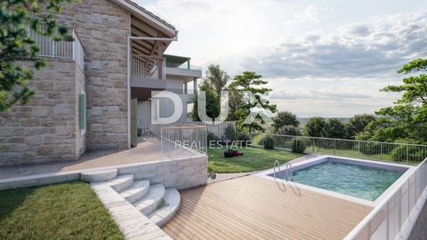 OPATIJA, BREGI - appartement met twee verdiepingen 100m2 met panoramisch uitzicht op zee en zwembad + tuin Een halfvrijstaande woning bestaande uit BEGANE GROND + VERDIEPING verbonden door een interne trap. - BEGANE GROND: BESCHRIJVING VAN HET GEBOUW...