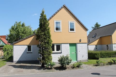 Dieses freistehende Ferienhaus liegt in einem ruhigen Ferienpark, ist für insgesamt 8 Personen geeignet und verfügt über vier Schlafzimmer und zwei Badezimmer. Da sich im Erdgeschoss ein Schlafzimmer und ein Badezimmer befinden, eignet sich dieses Ha...