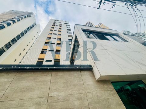 Triplex penthouse, completely renovated, in a prime location. 438m² total area 261m² usable area 4 parking spaces Porcelain and vinyl flooring Granite staircase New plumbing and electrical systems New doors and windows 10-story building Apartment on ...