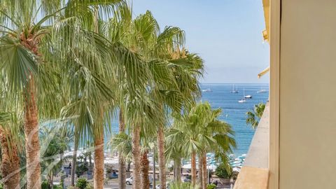 Beautiful apartment located in a luxury residence in the heart of the Croisette, on the 4th floor. Featuring an 8 m² terrace facing south-east, it comprises an entrance hall, large reception room opening onto a terrace with summer lounge and view of ...