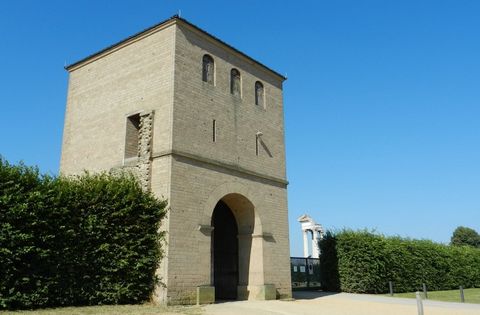 En el Mar del Norte, cerca de Xanten, esta casa flotante goza de una ubicación idílica en medio de un paisaje de lagos verdes. El Mar del Norte y el Mar del Sur son dos lagos interconectados. Alrededor de los lagos encontrará una gran variedad de act...