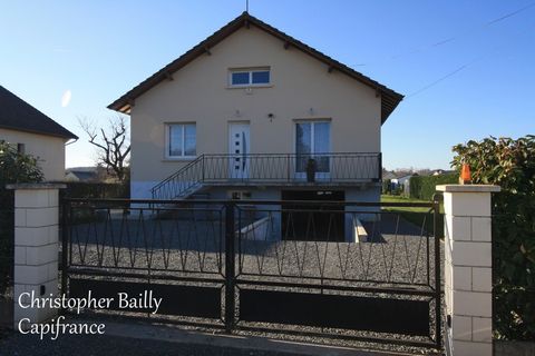 Maison entièrement rénovée, 3 chambres, située dans un village dynamique. Cette maison, rénovée à partir de 2018, propose de très belles prestations et des matériaux de qualité. Elle s'ouvre sur une lumineuse pièce de vie, suivie d'un salon, d'une su...