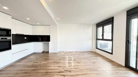 Golden Visa Opportunity Barnes International presents this exclusive brand-new penthouse with sea views, located in a private community offering a swimming pool, gym, coworking areas, and two parking spaces included in the price. Situated on the seaf...