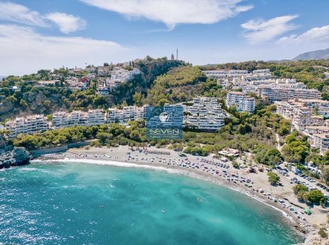 EXCLUSIVAS VILLAS DE LUJO A PIE DE PLAYA EN LA HERRADURA-ALMUÑECAR, COSTA DE GRANADA. A pie de playa y del puerto deportivo de Marina del Este, nos encontramos con un complejo residencial de 14 exclusivas villas que combinan diseño, funcionalidad en ...