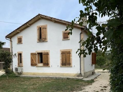 In the heart of one of the most beautiful villages in France. A 90 m² house with a living room, 4 bedrooms, 2 shower rooms. Central heating, air conditioning, wood burner, double glazing. A garage of 120 m² which can be used as a workshop. A lot of c...