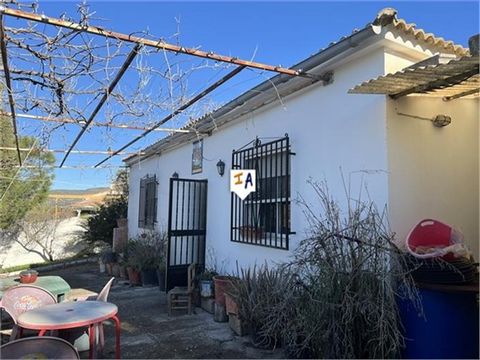 Dieses freistehende Cortijo befindet sich in der begehrten Stadt Santa Ana in der Nähe der historischen Stadt Alcala la Real im Süden der Provinz Jaén in Andalusien, Spanien. Das Anwesen liegt abseits einer ruhigen Straße und Sie betreten das großzüg...