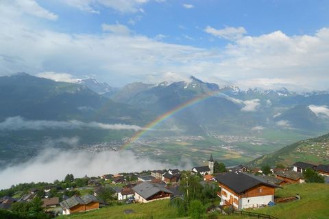 Escape to this cozy, family-friendly apartment in Veysonnaz, Switzerland, perfect for up to 6 guests. Key Features: Fireplace Rhône Valley view Near cable car BBQ Free WiFi Accommodation Details: 3-star, 60 m² ground-floor apartment Bright living roo...