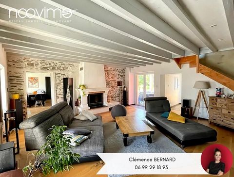 EXCLUSIVITE Située à moins de 5min de REZE, sur la commune de PONT SAINT MARTIN. Venez découvrir cette maison familiale construite en 1890 d'une surface d'environ 145m2 avec ses 5chambres. Idéalement située au calme d'une impasse, vous pourrez profit...