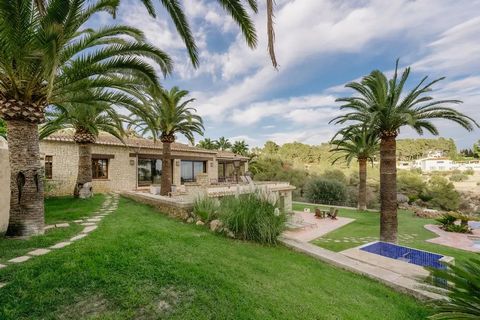 El Palmeral: A Private Mediterranean Oasis in Benissa-Costa El Palmeral is an extraordinary finca offering unparalleled privacy and set on an expansive estate of over 27,000m². With far reaching views across the landscape and of the sea, this remarka...