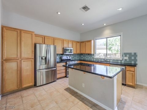 ANTHEM COUNTRY CLUB GUARD GATED GOLF & TENNIS COMMUNITY IN THE FOOTHILLS OF HENDERSON! ONE STORY, POPULAR VIVACE FLOORPLAN NESTLED ON AN OVERSIZED, PARK-LIKE LOT IN A QUIET CUL-DE-SAC, OFFERING UNPARALLELED PRIVACY AND STRIKING CURB APPEAL! EXPERIENC...