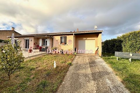 Beautiful single-storey house in a quiet area, close to all shops and services in the city. The house is on one level of 106 m² on a very pleasant plot of 849 m². It contains: entrance, living room and dining room in one piece, separate kitchen, sepa...