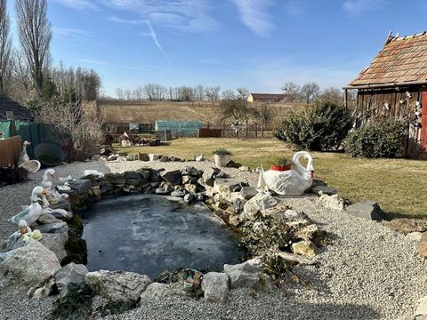 Family House for Sale in Marcali / Bize Price: 32.5 million HUF Floor Area: 100 m² Number of Rooms: 4 Condition: Good, well-maintained Construction Type: Brick Plot Size: 3,505 m² Heating: Gas central heating, fireplace for additional warmth View: Mi...