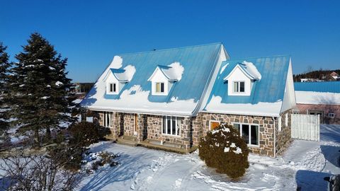 Entdecken Sie dieses prächtige kanadische Anwesen, das sich auf einem spektakulären Grundstück von über 17 Hektar mit atemberaubendem Meerblick befindet. Mit 5 geräumigen Schlafzimmern, mehreren Wohnzimmern, 2 Badezimmern und 2 Bädern kombiniert es R...