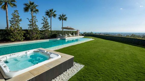 Villa in The Hills urbanization with panoramic sea views for sale. Discover an exceptional villa situated in the prestigious gated enclave of The Hills in La Quinta, Benahavís. This jewel of modern architecture, designed by renowned architects Tobal,...