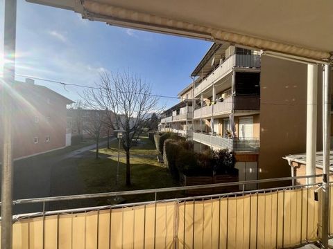 Ten zalany światłem i przestronny 3-pokojowy apartament jest idealny dla singli, par lub małych rodzin, które chcą cieszyć się nowoczesnym życiem w cichym otoczeniu. Słoneczny balkon od strony południowo-zachodniej jest idealnym miejscem do wypoczynk...