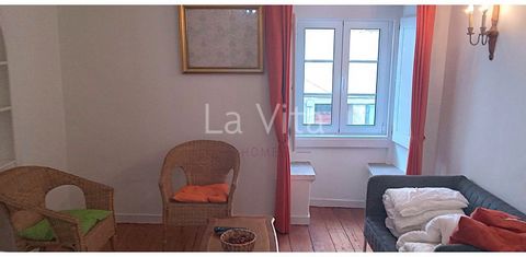 3 bedroom apartment - Cascais Historic Center. Have the privilege of living in the heart of Cascais, in a typical apartment in the Historic Center of Cascais, 80 meters from the beach and Cascais Bay. The apartment is in a small building, on the 1st ...