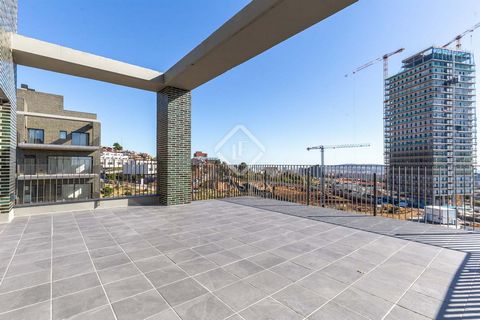 Lucas Fox presents this modern and functional, new build apartment in a recently built building in Esplugues de Llobregat for long-term rental. This new build construction consists of four residential buildings. All the properties are spacious and br...