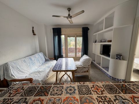 Appartement met 1 slaapkamer in het centrum van Moraira, in een gebouw met zwembad, tuinen en lift. Mooi open en uitzicht op het park. Op loopafstand van supermarkt, apotheek, artsen, bars, restaurants en het strand. Ideaal voor vakanties / als inves...