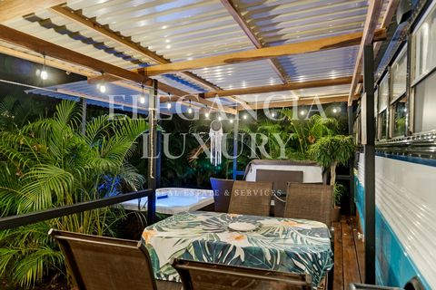 EXCLUSIVA En Venta: Ecolodge Único en la Costa Caribeña de Cahuita, Costa Rica - ¡Oportunidad Única! 4 autobuses reciclados En la costa caribeña de Costa Rica, en Cahuita, le ofrecemos una propiedad excepcional en venta. Una verdadera oportunidad tan...