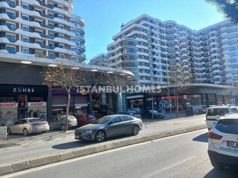 Gewerbegeschäfte mit wertvollen Markenmietern in Beylikdüzü Die Gewerbegeschäfte befinden sich in einem Entwicklungsgebiet in der Nähe der öffentlichen Verkehrsmittel und sozialen Einrichtungen in Beylikduzu. Die ... sind 3 km vom West-Istanbul-Yacht...