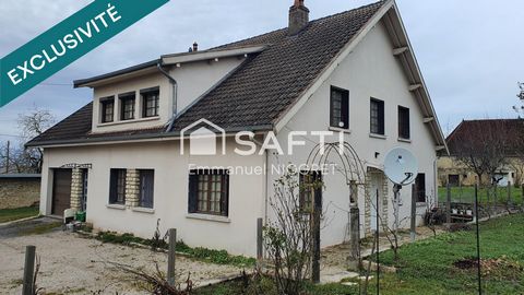 Découvrez cette maison à Villers-Farlay, construite en 1969, elle offre 190 m² habitables et de nombreuses possibilités d’aménagement. Cette maison se compose de 7 chambres. Les 2 cuisines et la salle à manger offrent un grand potentiel pour une util...