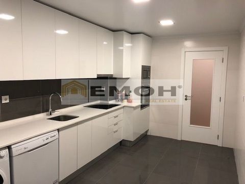 Apartamento t2+1 em remodelação total. Imóvel será comercializado totalmente Remodelado como novo **** Fotos Modelo de outros projetos realizados pelo mesmo investidor**** Imóvel composto por; -Cozinha com bancada em silestone e totalmente equipada. ...