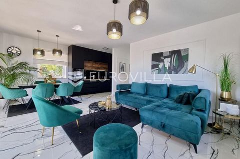 Opatija, Center, luxurious three-bedroom apartment NKP 86.49 m2 for rent with sea view, outdoor pool and parking space. It consists of an entrance hall, a beautiful living room, dining room and open-plan kitchen, two bedrooms, a bathroom, a guest toi...