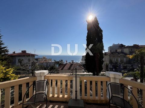 Location: Primorsko-goranska županija, Opatija, Opatija - Centar. OPATIJA, CENTER – Apartment with a view and parking in a historic villa For sale is a charming and elegantly decorated apartment of 40 m², located in a historic villa in one of the mos...