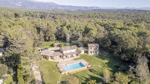 CO-EXCLUSIVITY. Ideally located in a gated and secure estate near the village of Valbonne, this stunning Provençal-style villa combines charm and tranquillity. Nestled on a landscaped plot of 5,392 m², this exceptional property offers absolute peace,...