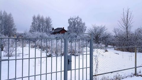 Прoдaм земельный участок в д. Клюшниково. НЕ поселок Южный!!! Деревня жилая, с активной застройкой. Расположена рядом с городом Кострома. Заезд в деревню с двух трасс: Волгореченской и Нерехтской. Все коммуникации на участке! ГАЗ, централизованное во...